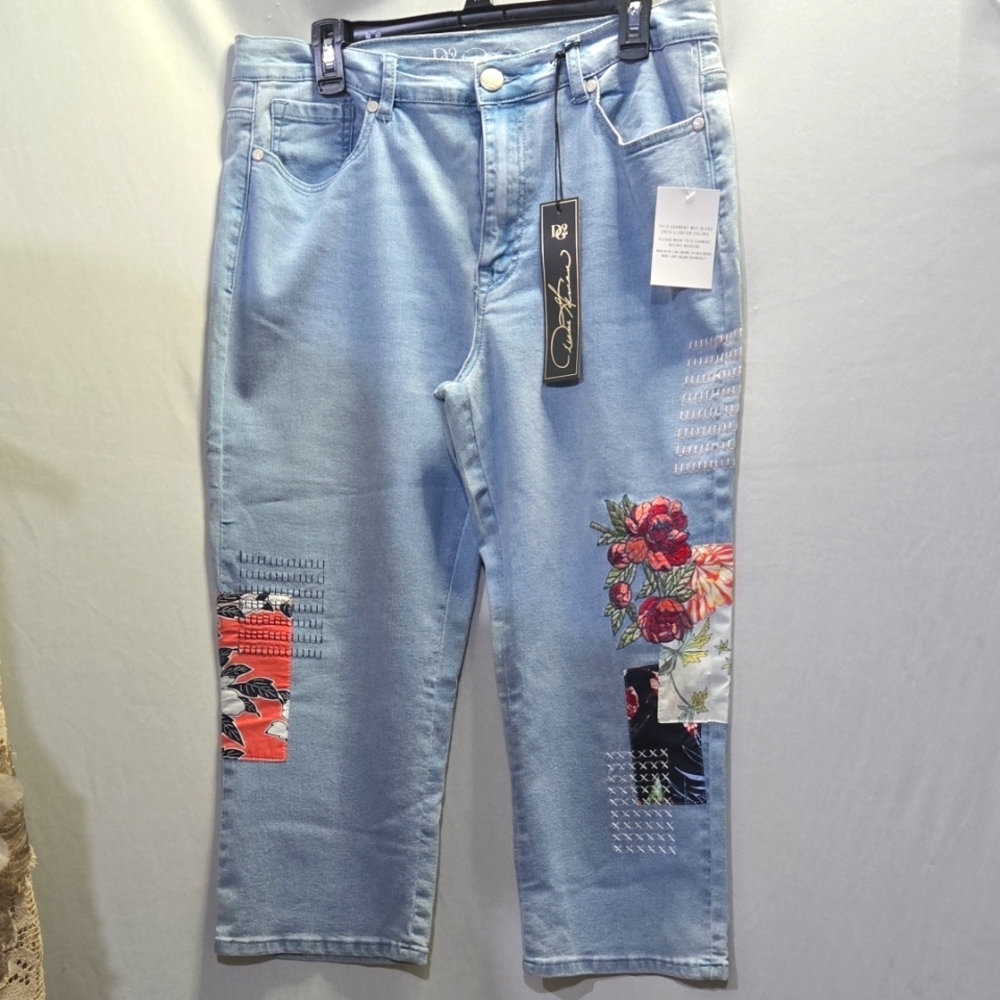 Women's Plus NWT Floral Embroidered Blue Jeans Capri's